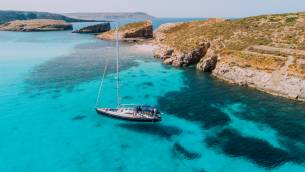 aerial-of-yacht-in-blue-lagoon-off-comino-fotocredit-mta-1-